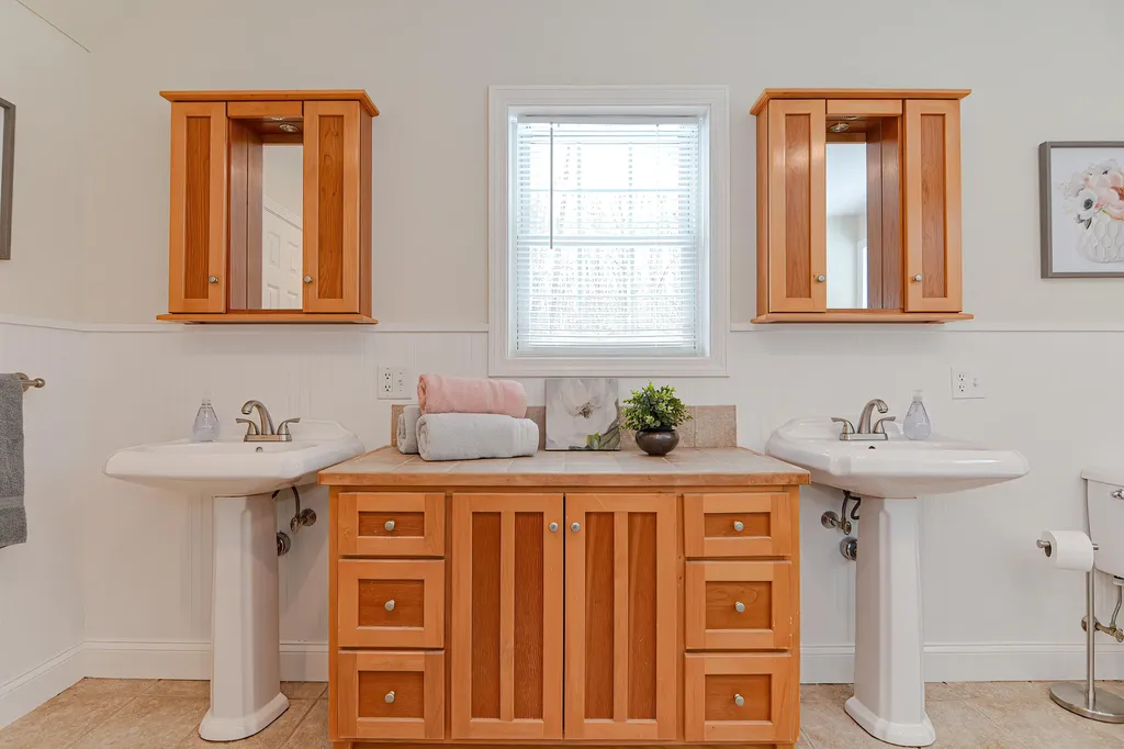 16 Chapman Lane Kennebunk ME 04043
