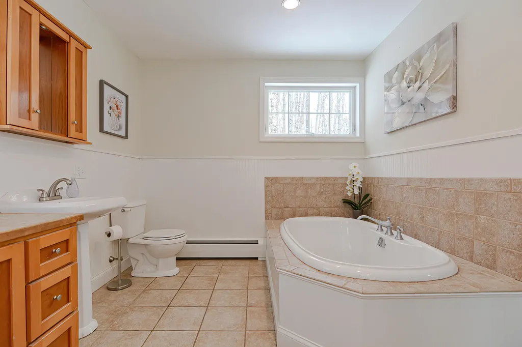 16 Chapman Lane Kennebunk ME 04043