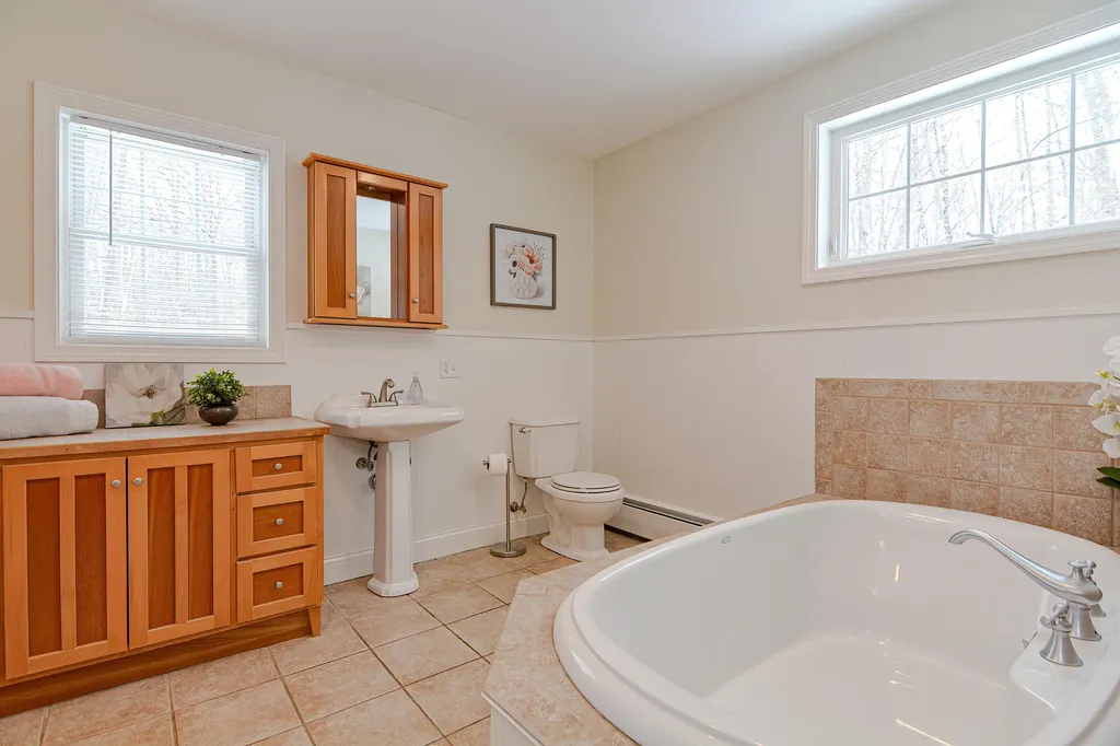 16 Chapman Lane Kennebunk ME 04043