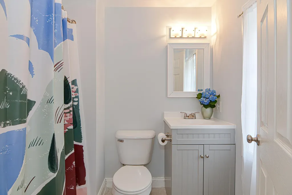 16 Chapman Lane Kennebunk ME 04043