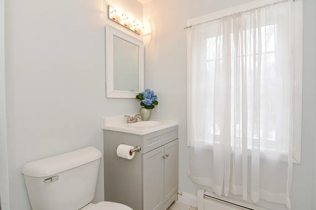 16 Chapman Lane Kennebunk ME 04043