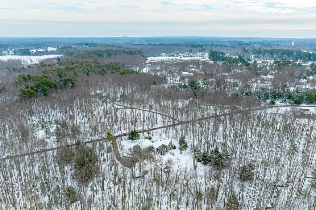 16 Chapman Lane Kennebunk ME 04043