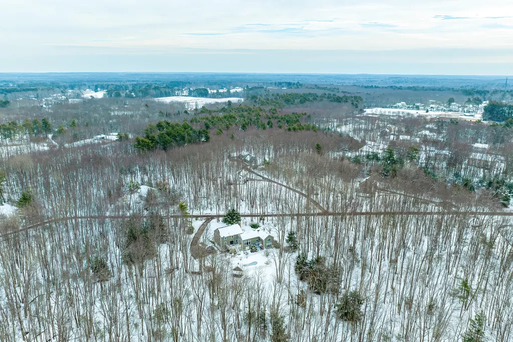 16 Chapman Lane Kennebunk ME 04043