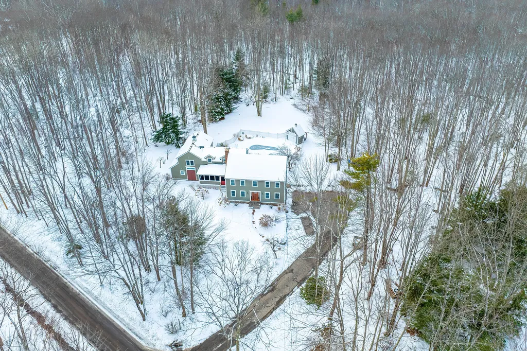 16 Chapman Lane Kennebunk ME 04043