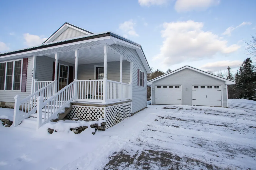 221 Turkey Path Bucksport ME 04416