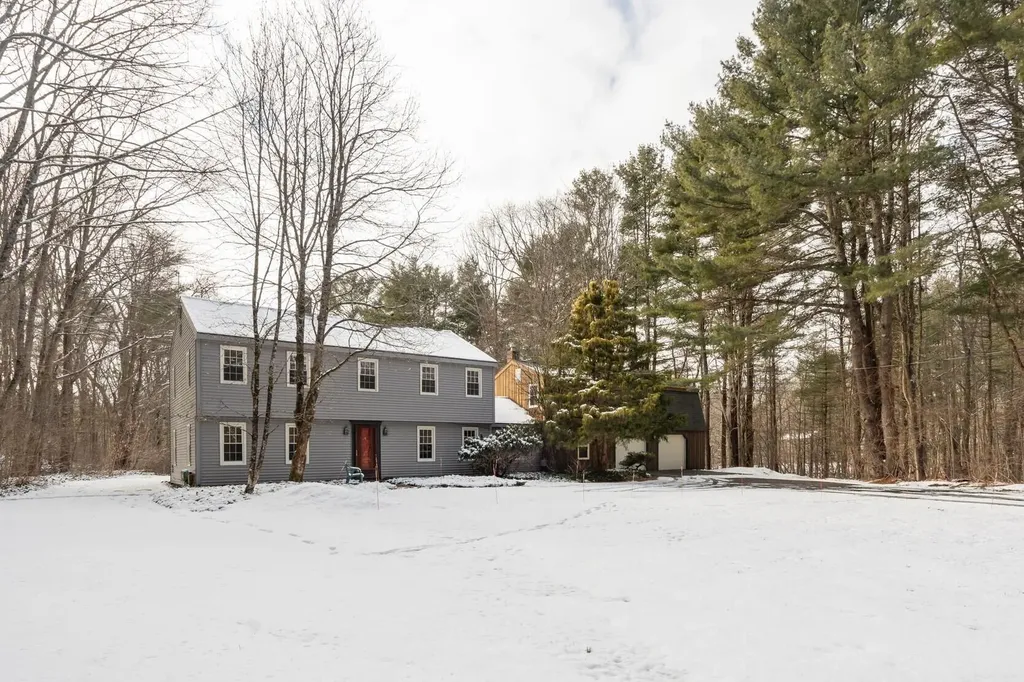 8 Old Farm Road Kittery ME 03904