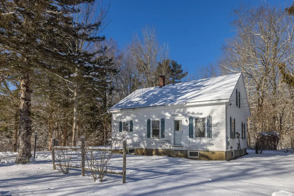 31 Annis Road Camden ME 04843