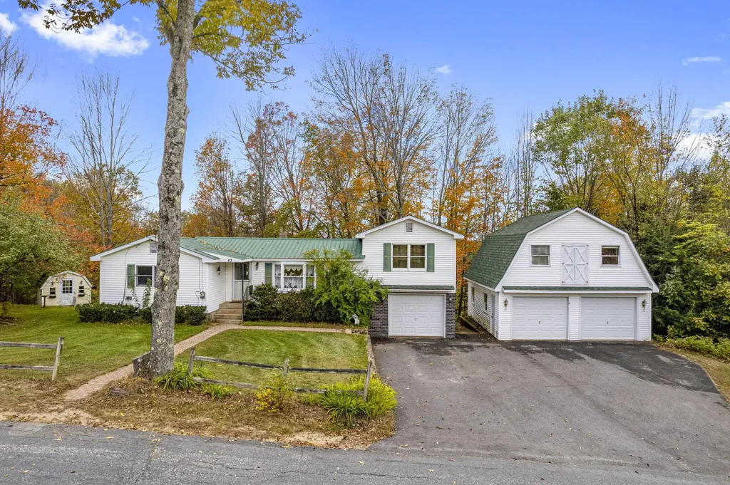 43 Brett Hill Road Paris ME 04281