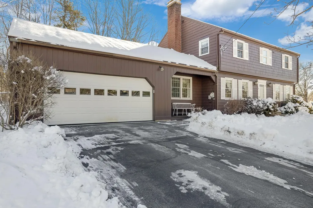 9 Sutton Place Lewiston ME 04240