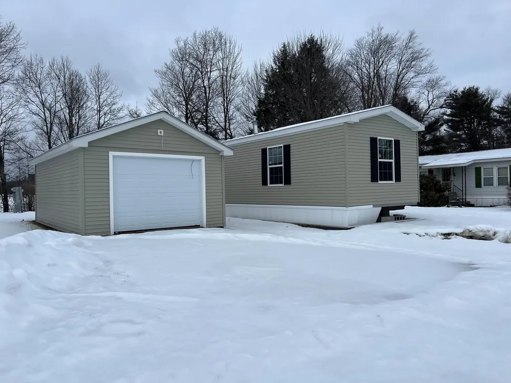 25 Julie Street Poland ME 04274