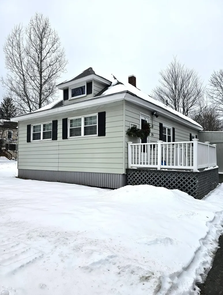 25 Merryfield Avenue Waterville ME 04901