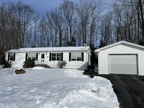 20 Buttercup Circle Auburn ME 04210