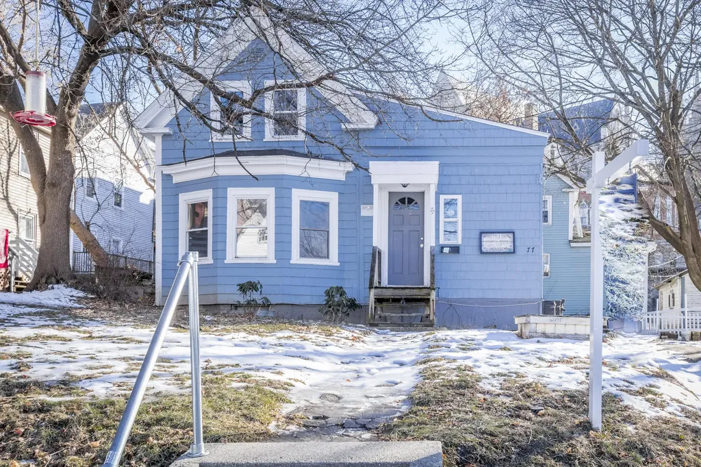 77 Oak Street Lewiston ME 04240