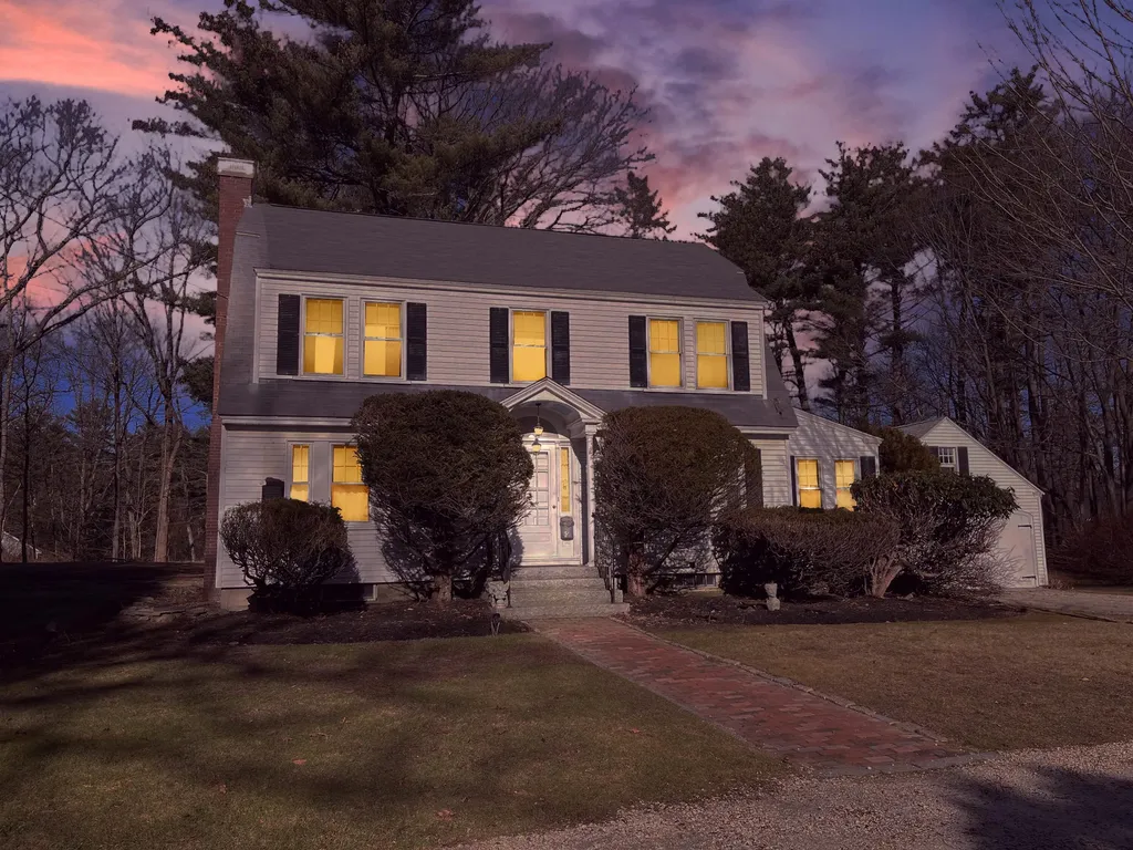 30 Love Lane Kittery ME 03904