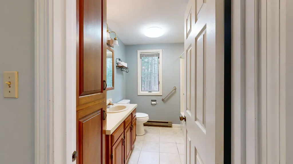 48 Colonial Way Auburn ME 04210