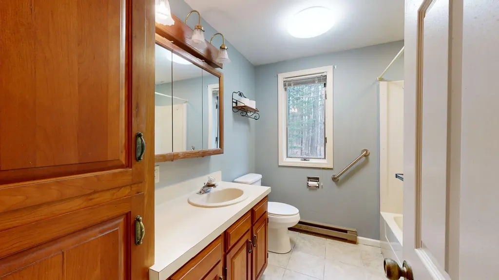48 Colonial Way Auburn ME 04210