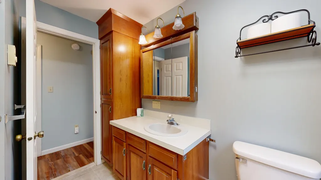 48 Colonial Way Auburn ME 04210