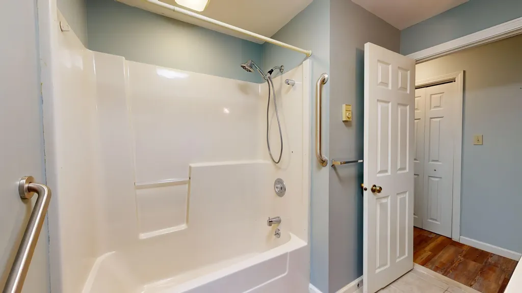 48 Colonial Way Auburn ME 04210