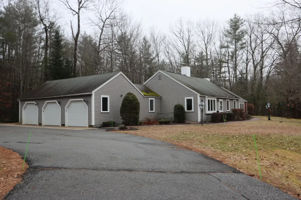 48 Colonial Way Auburn ME 04210
