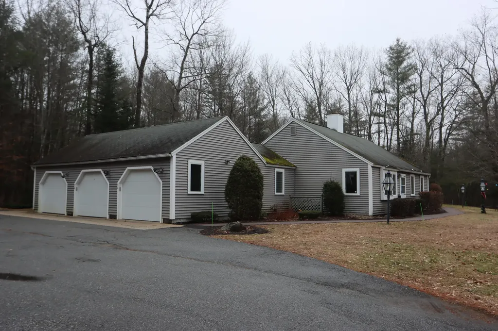 48 Colonial Way Auburn ME 04210