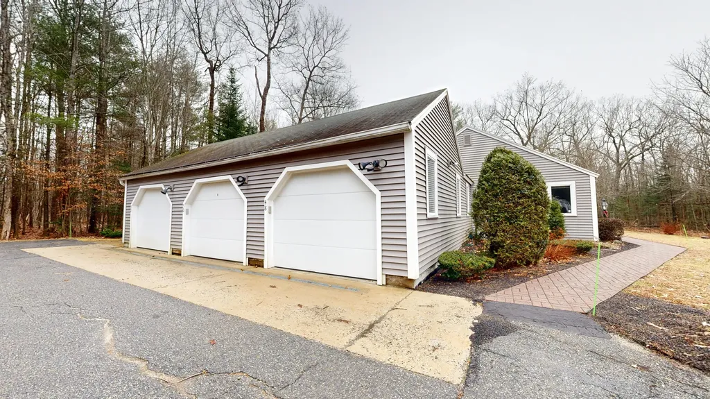48 Colonial Way Auburn ME 04210