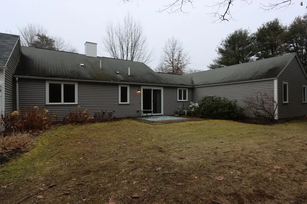 48 Colonial Way Auburn ME 04210