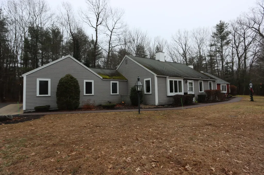 48 Colonial Way Auburn ME 04210