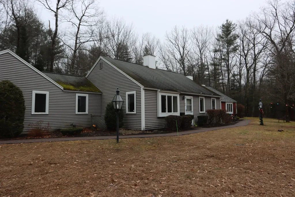 48 Colonial Way Auburn ME 04210