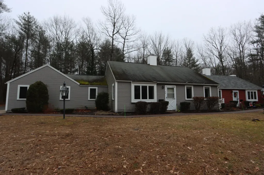 48 Colonial Way Auburn ME 04210