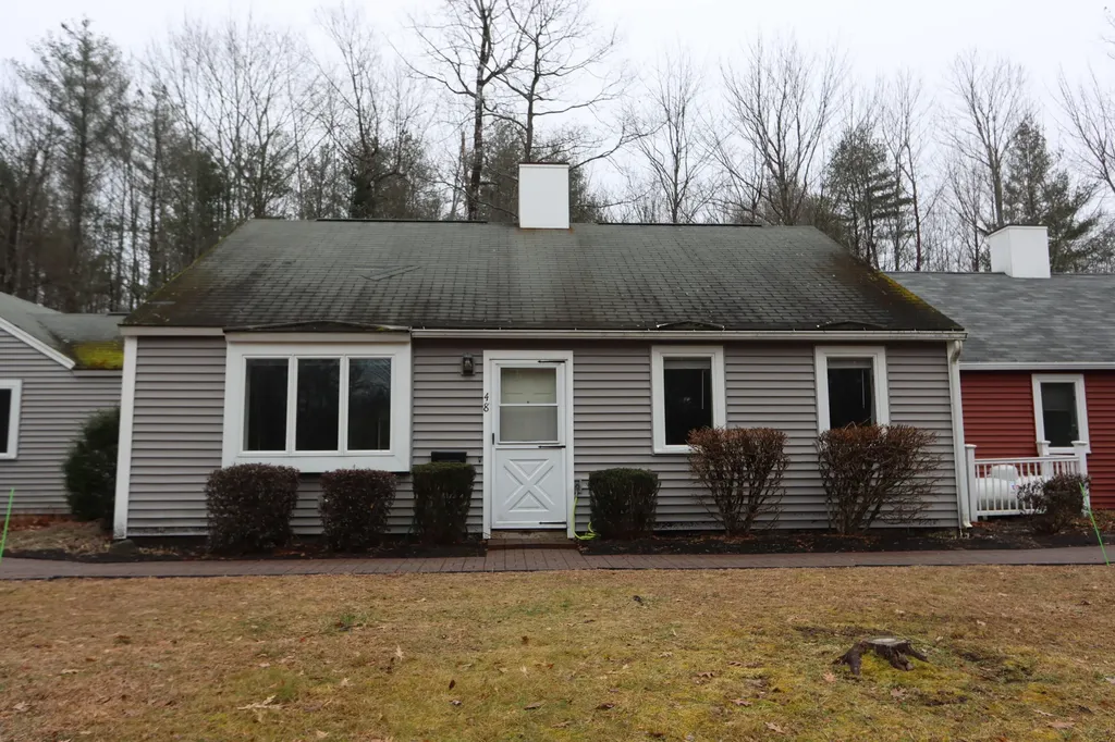 48 Colonial Way Auburn ME 04210