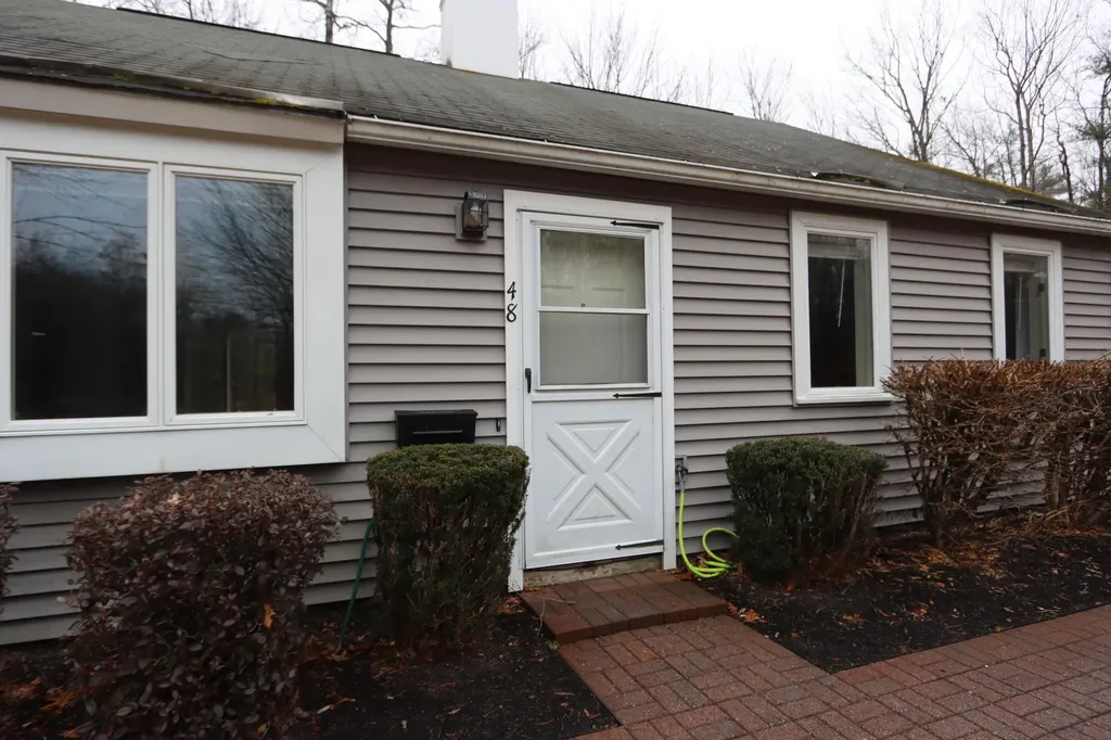 48 Colonial Way Auburn ME 04210