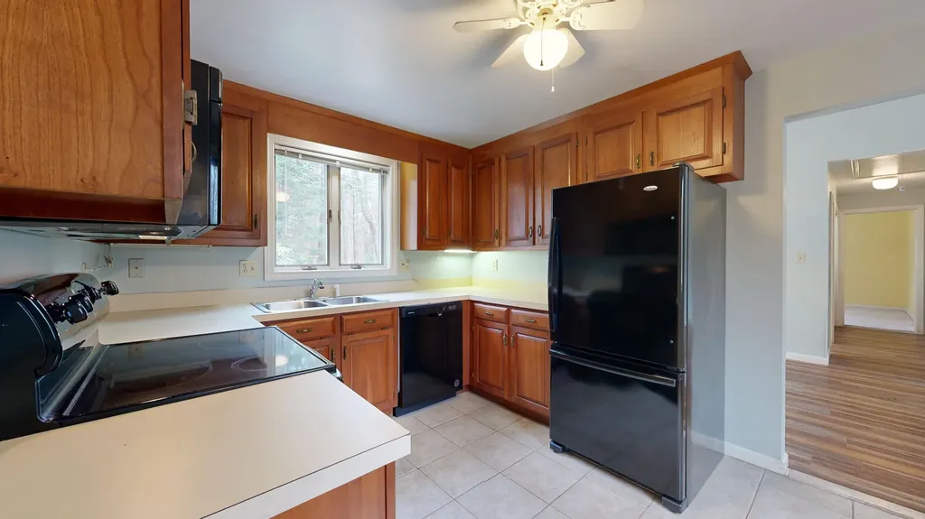 48 Colonial Way Auburn ME 04210