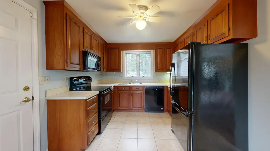 48 Colonial Way Auburn ME 04210