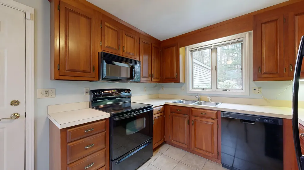 48 Colonial Way Auburn ME 04210