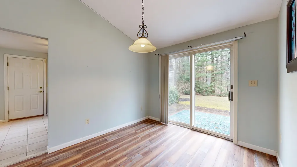 48 Colonial Way Auburn ME 04210