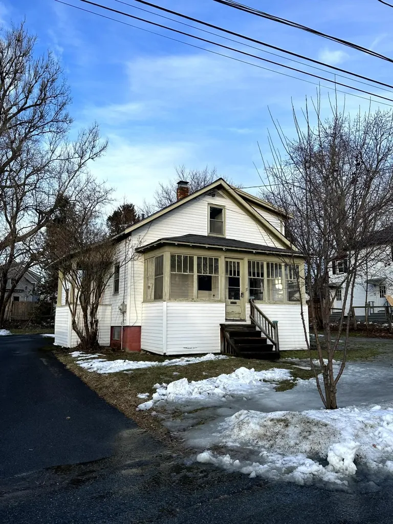 35 Pleasantdale Avenue Waterville ME 04901