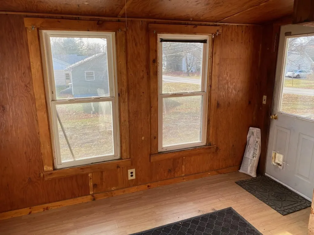 21 Booker Street Thomaston ME 04861