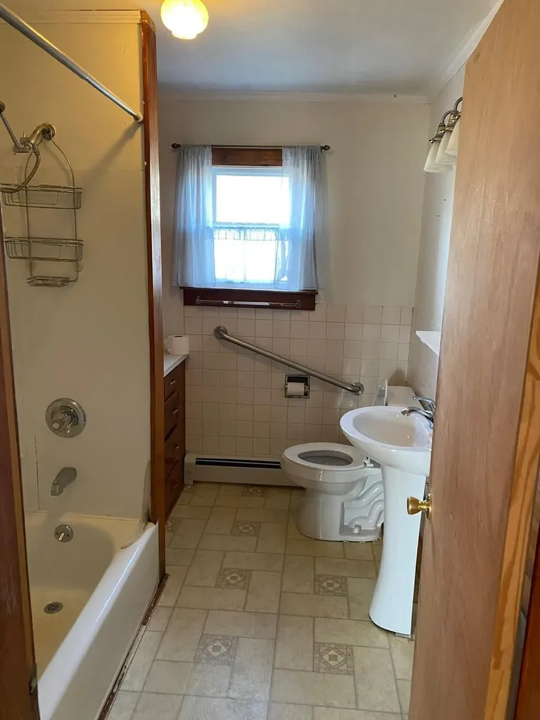 21 Booker Street Thomaston ME 04861