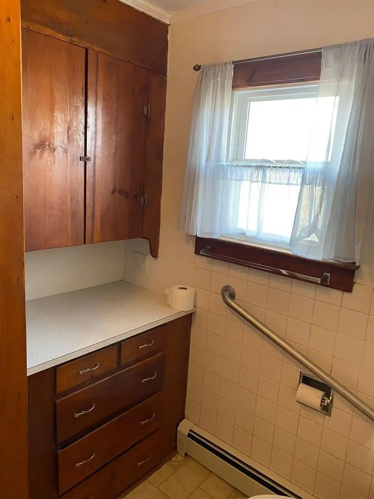 21 Booker Street Thomaston ME 04861