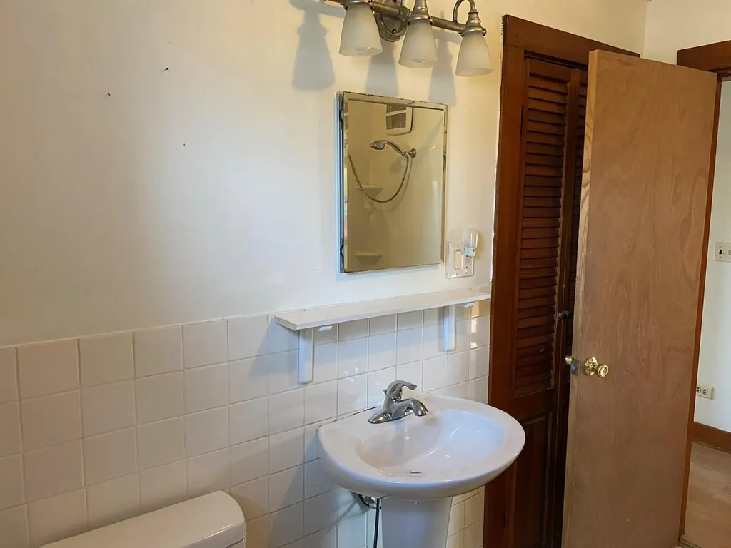 21 Booker Street Thomaston ME 04861