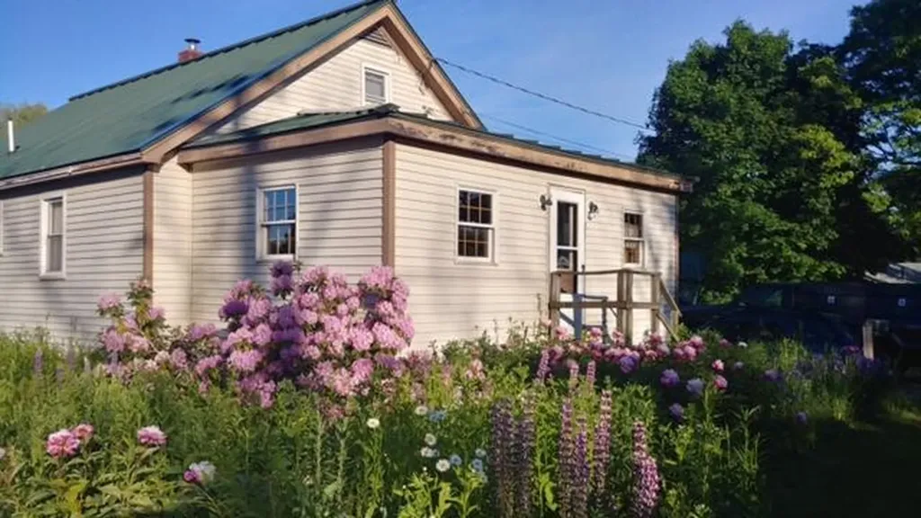 21 Booker Street Thomaston ME 04861