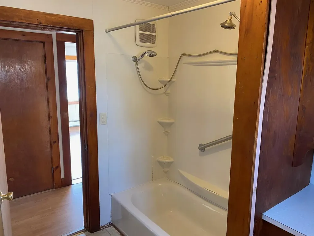 21 Booker Street Thomaston ME 04861