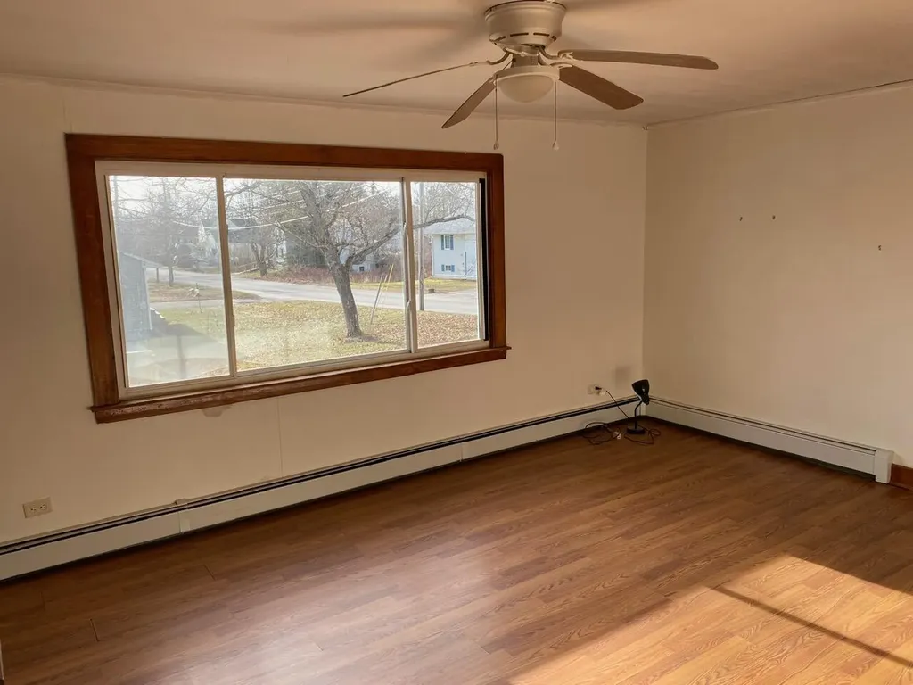 21 Booker Street Thomaston ME 04861