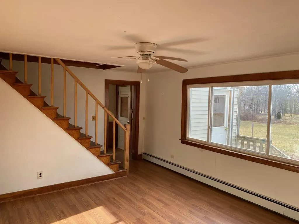 21 Booker Street Thomaston ME 04861