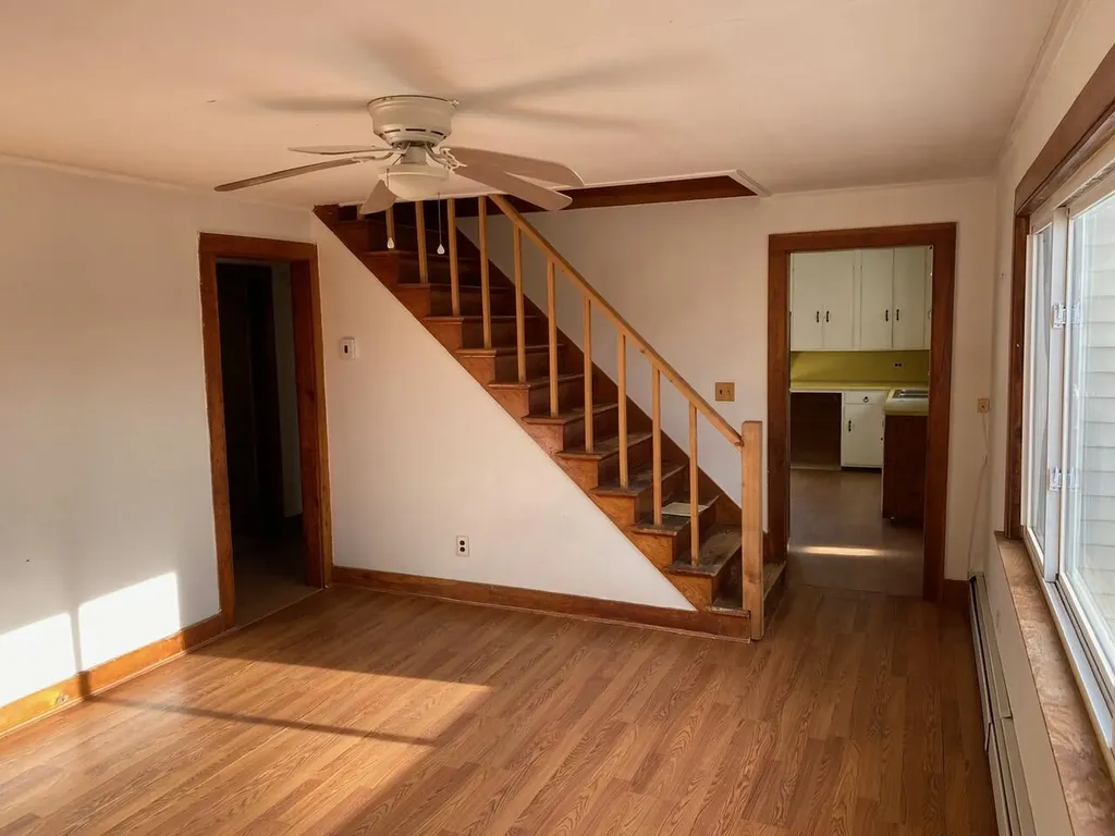 21 Booker Street Thomaston ME 04861