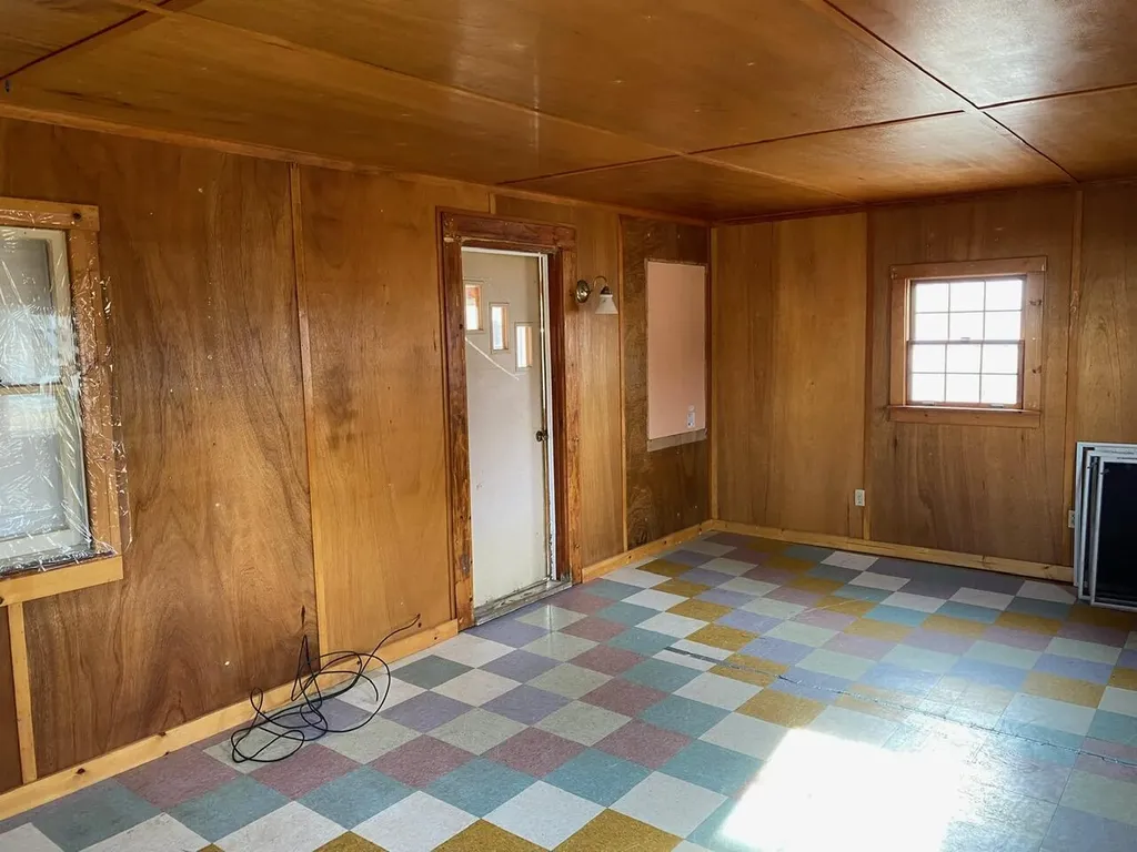 21 Booker Street Thomaston ME 04861