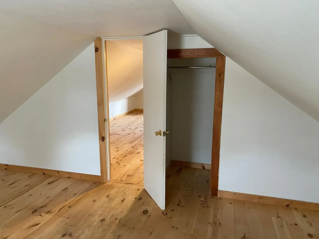 21 Booker Street Thomaston ME 04861