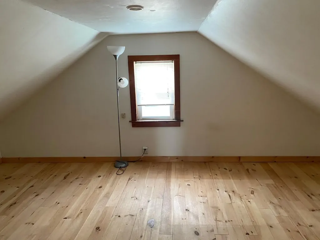 21 Booker Street Thomaston ME 04861