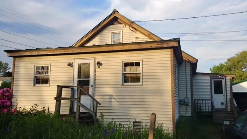 21 Booker Street Thomaston ME 04861