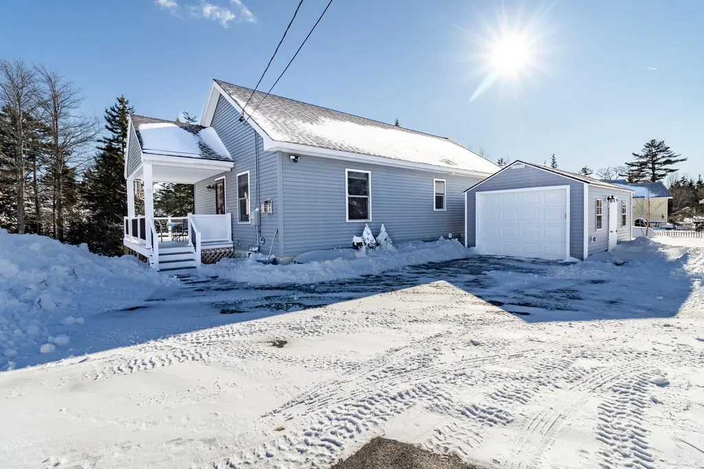 15 Benaquist Way Harpswell ME 04079